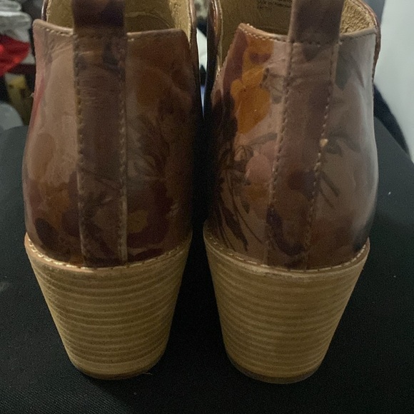 SOFFT WO SIZE 11 Leather Floral Brown Ankle Boots slight wedge heel approx 4” - Picture 9 of 11